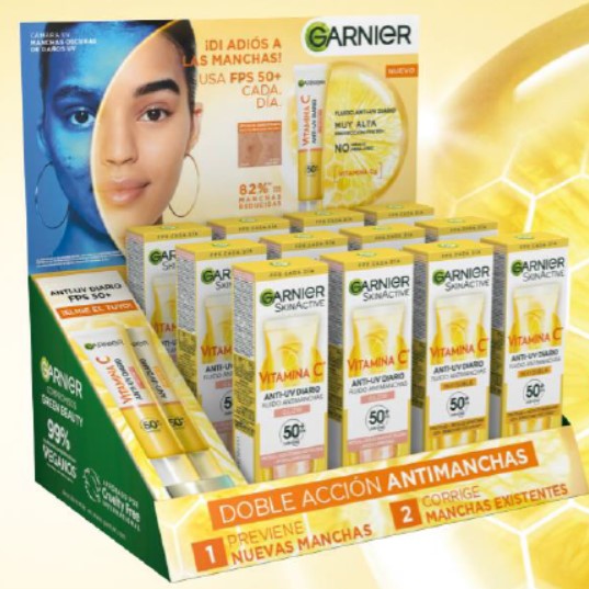 A0923  GARNIER LOTE SKIN ACTIVE VITAMINA C ANTI-UV DIARIO INVISIBLE  + BRILLO
